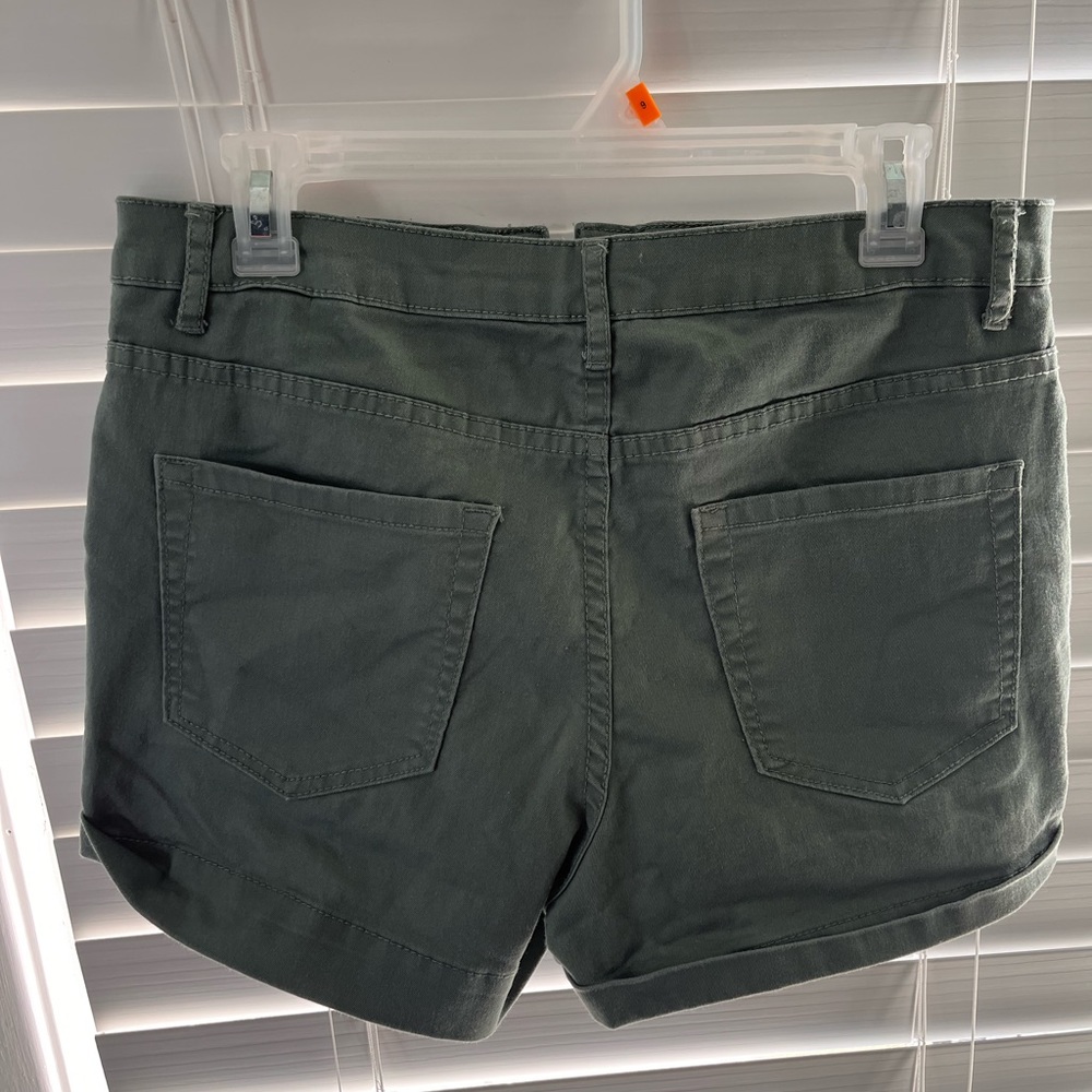 Shorts - Picture 5 of 6